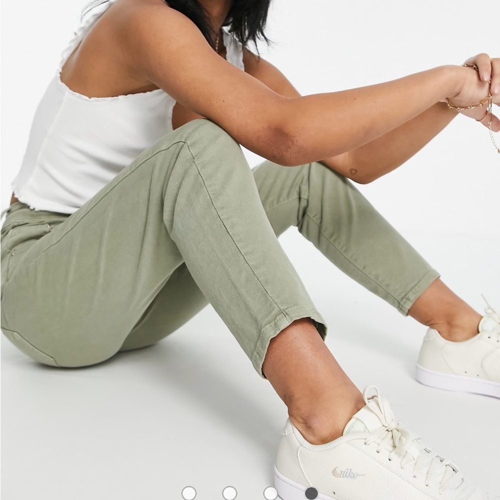 Stradivarius Petite slim mom jean with stretch in Olive! - Picture 4 of 14